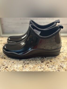 Black Patent Slip-On Garden Shoes